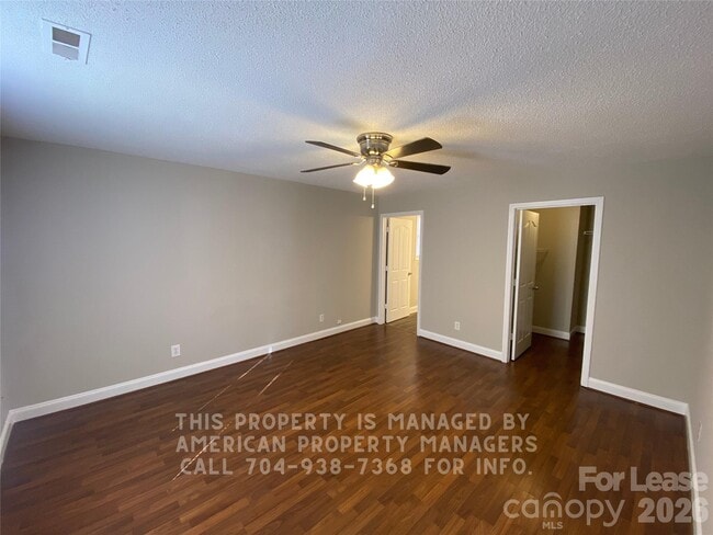 Building Photo - 911 Skyland St