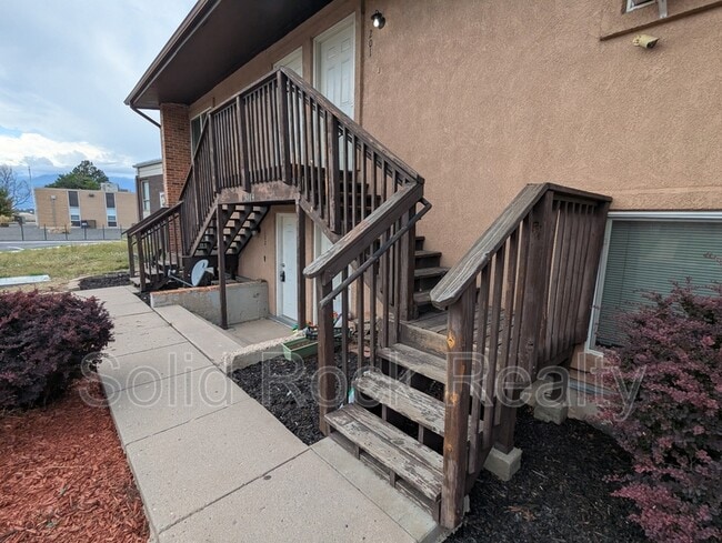Building Photo - 3014 Mallard Dr