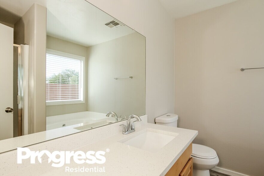 Building Photo - 12417 W Mandalay Ln