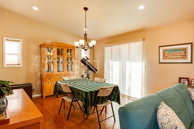 Building Photo - 355 Waco Ct