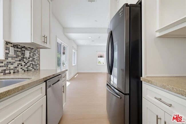 Building Photo - 3528 Mesquite Dr
