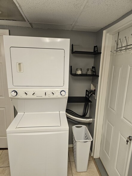 Washer & dryer in bathroom - 3150 Clifton Church Rd SE