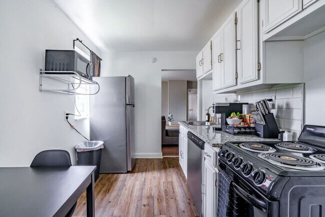 Building Photo - 605 Dennison Ave