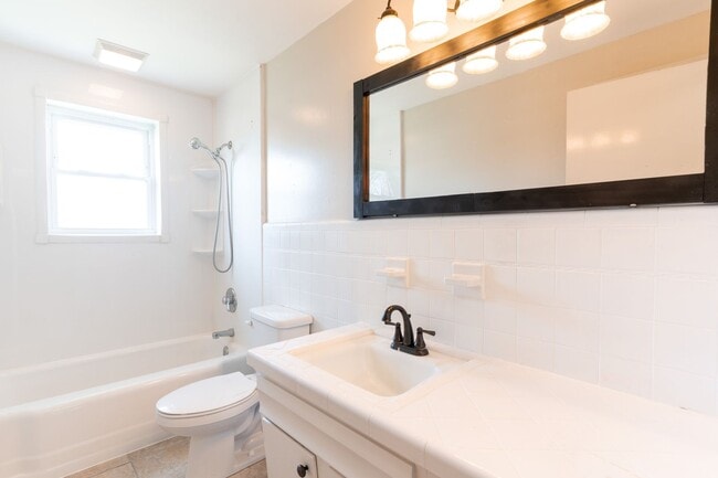 Building Photo - Welcome to this charming 3-bedroom, 2 full...