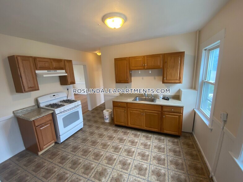 Building Photo - 41 Averton St