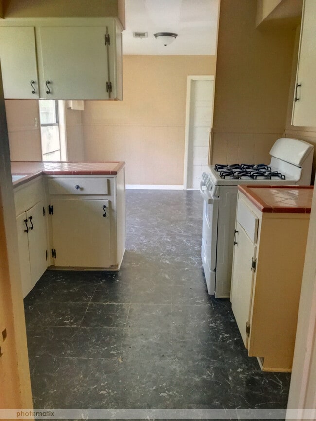 Building Photo - 3101 7th Ave N