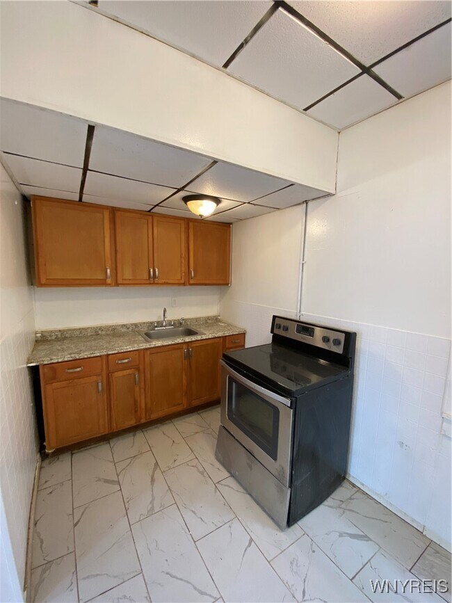 Building Photo - 235 High St