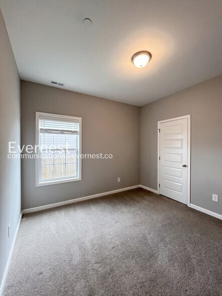 Building Photo - 1105 Prospect Ct