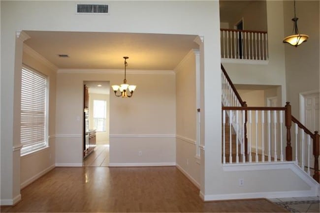 Building Photo - 6622 High Knoll Dr