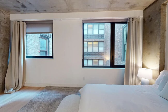 Building Photo - 132 W 26th St