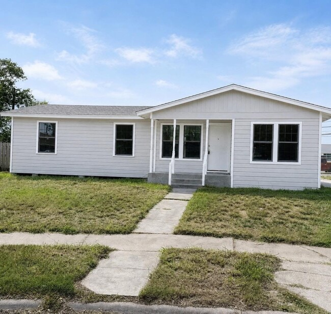 Building Photo - 1410 Ray Dr