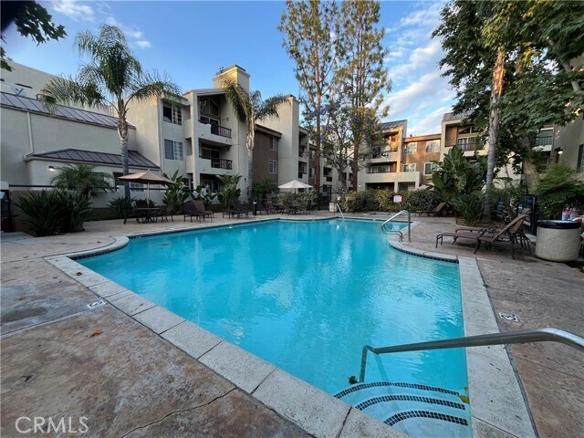 Building Photo - 21400 Burbank Blvd