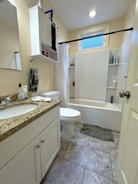 Building Photo - 35 Pratt St