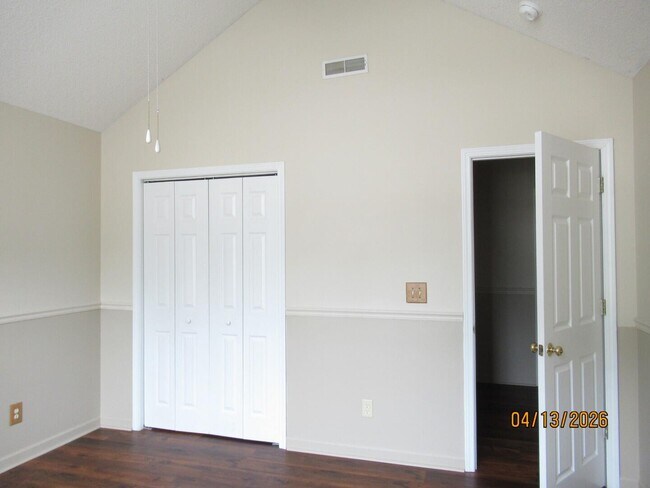 Building Photo - 3590 Oleander Dr