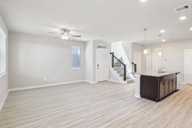 Building Photo - 2183 Beachcomber Dr
