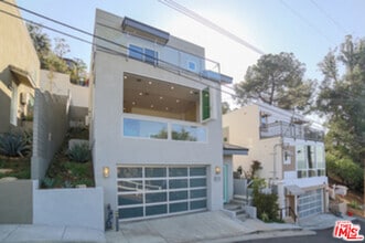 Building Photo - 653 Cross Ave
