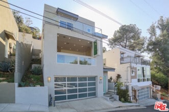 Building Photo - 653 Cross Ave