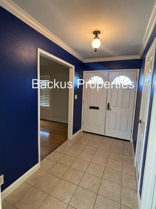 Building Photo - Wonderful four-bedroom corner lot home in South Salinas