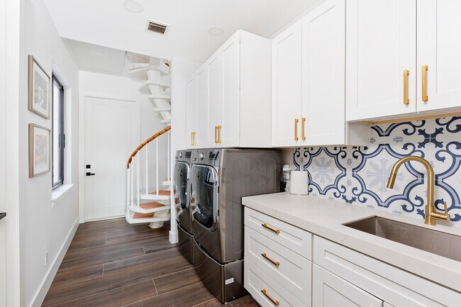 Building Photo - 2905 Polo Island Dr