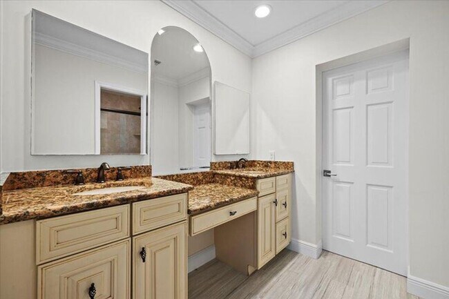 Building Photo - 12831 Shore Dr