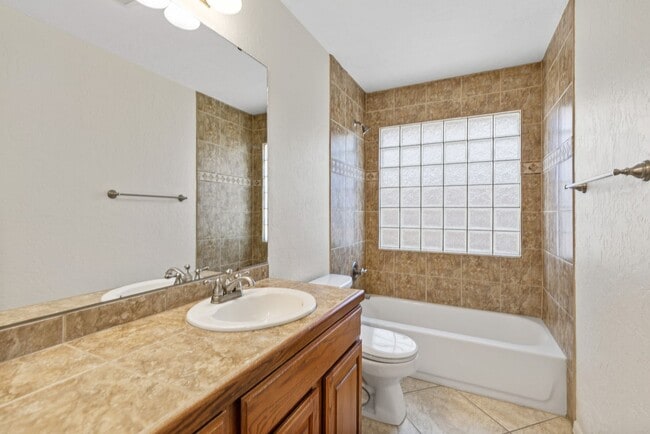 Building Photo - Conveniently located 3 Bedroom with 2 Car Garage