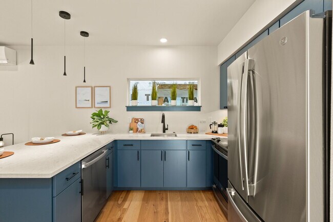 Building Photo - 950 NE Norton Ave