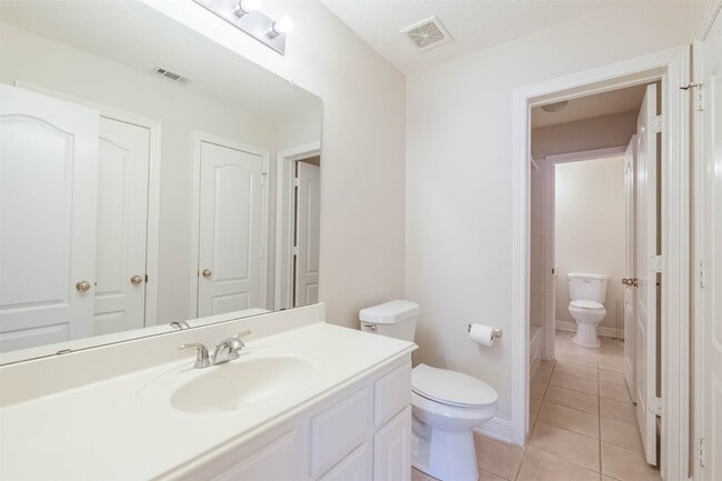 Building Photo - 5911 Brook Bend Dr