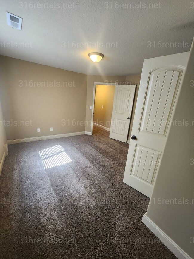 Building Photo - $1,850- 4 bedroom / 3 bathrooms - Beautiful and Large Home! *COMING SOON*