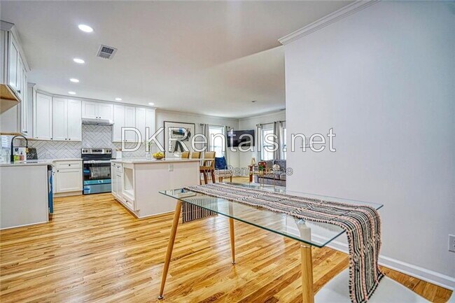 Building Photo - 2230 Beecher Cir SW