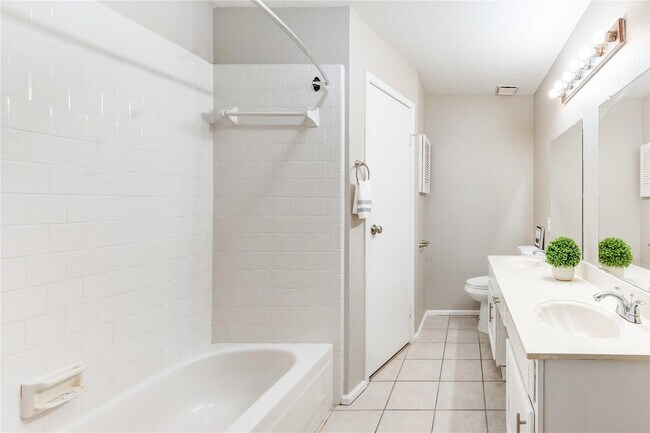 Building Photo - 5255 Beaverbrook Dr