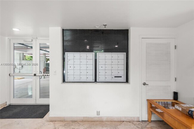 Building Photo - 7800 Collins Ave