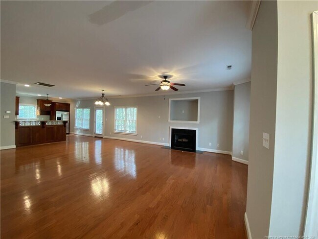 Building Photo - 320 Glenburney Dr