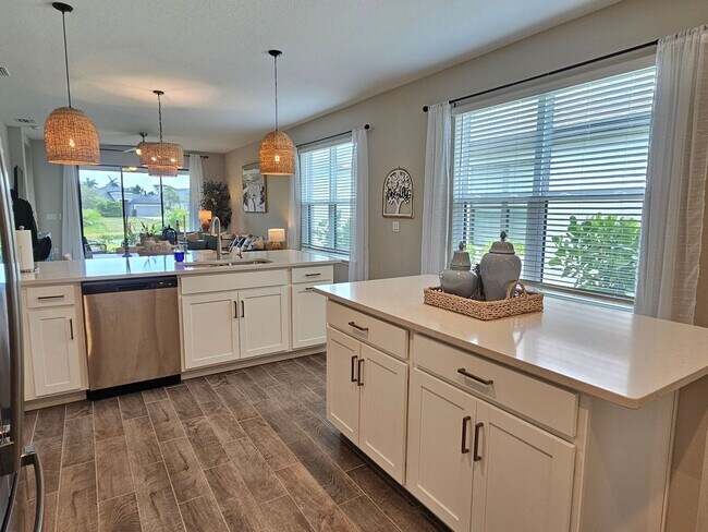 Building Photo - Annual Furnished or Seasonal Short-Term 4 Bedroom 2.5 Bathroom Home in Palmero!