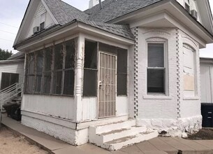 Building Photo - 612 Arno St SE