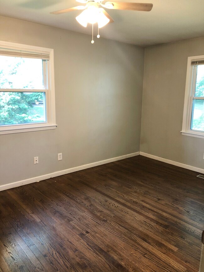 Building Photo - 2540 Cedarwood Ave