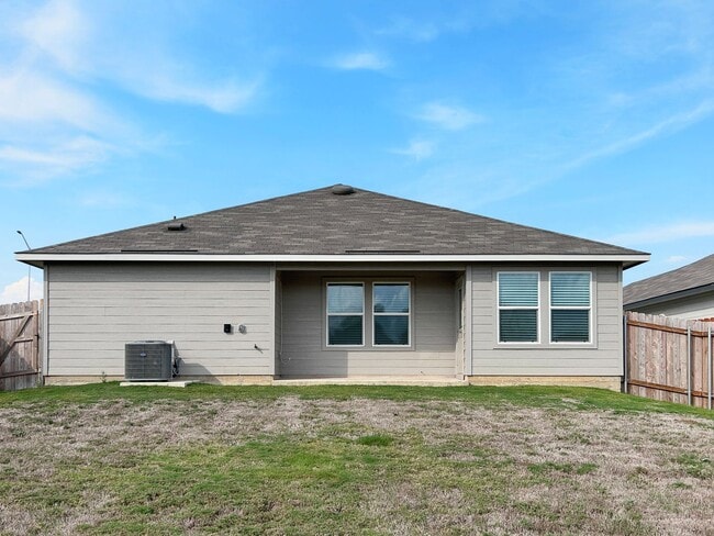 Building Photo - Modern 3-Bed Seguin Home on Greenbelt