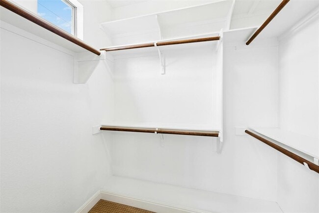 Building Photo - 430 Old Fitzhugh Rd