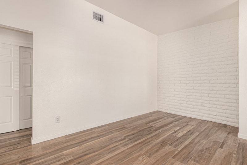 Building Photo - 5946 W Rose Ln