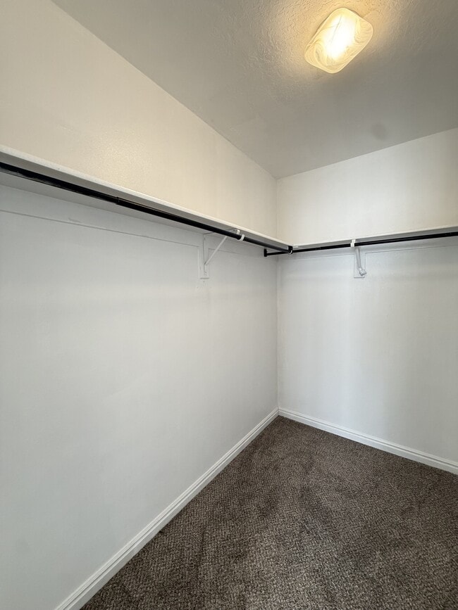 Building Photo - 5601 4015 W