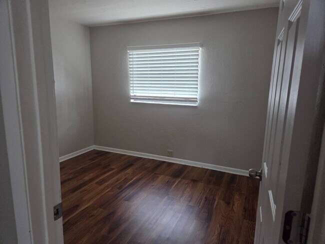 Building Photo - 449 Las Palmas Cir