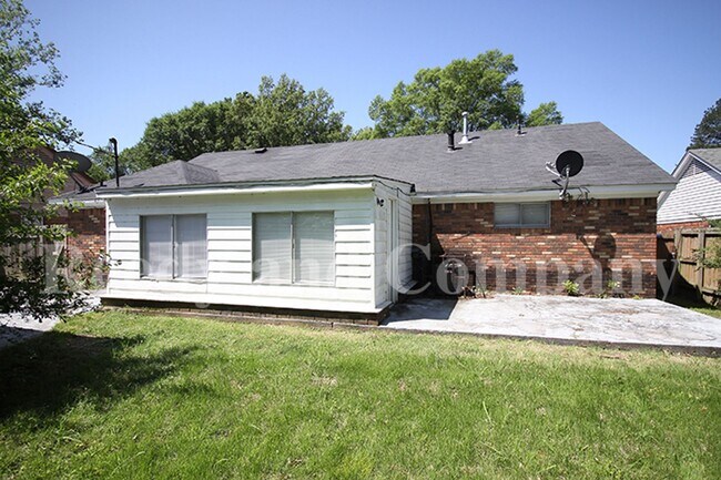 Building Photo - 5072 Cresser St