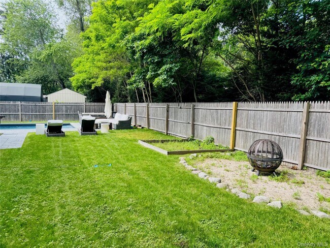 Building Photo - 10 Cedar Ave