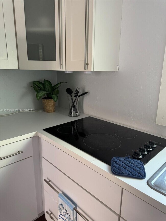 Building Photo - 323 New Mexico St