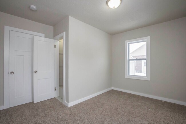 Building Photo - 3844 4th St