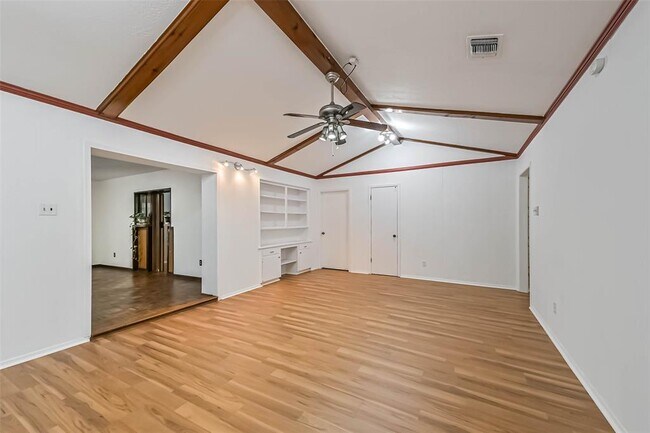 Building Photo - 822 N Kaufman Dr