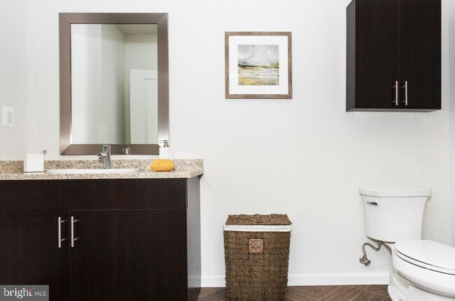 Building Photo - 235 N Christopher Columbus Blvd