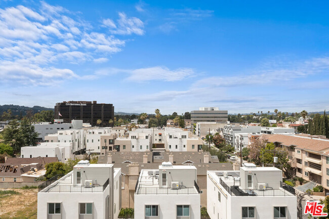 Building Photo - 10742 Hortense St
