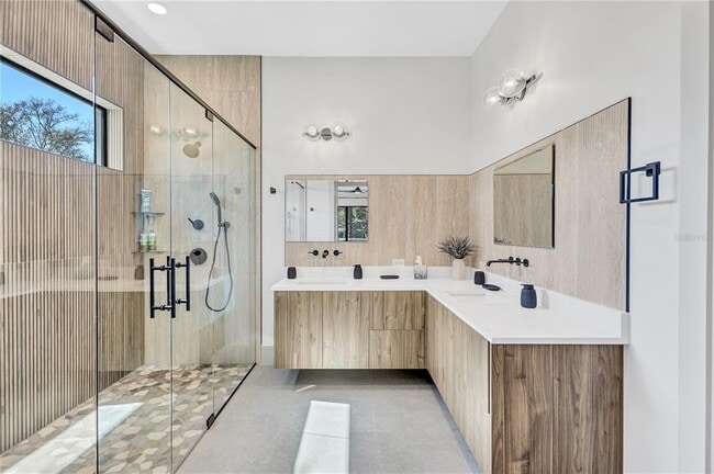 Building Photo - 275 Lime Cir