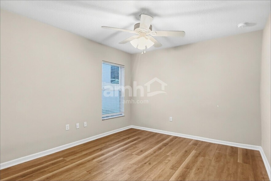 Building Photo - 7330 Crescent Palm Dr