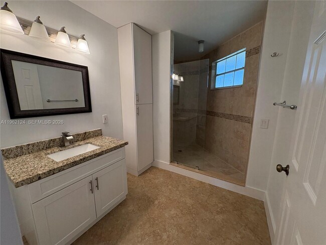 Building Photo - 6579 Via Regina